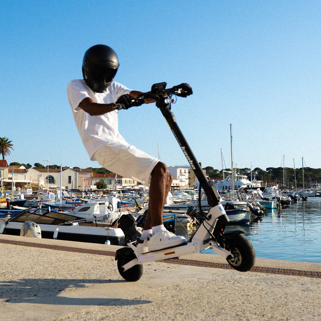 Kaabo Mantis King Pro Electric Scooter – 37 MPH, Dual 1200W Motors, 60V 18Ah Battery