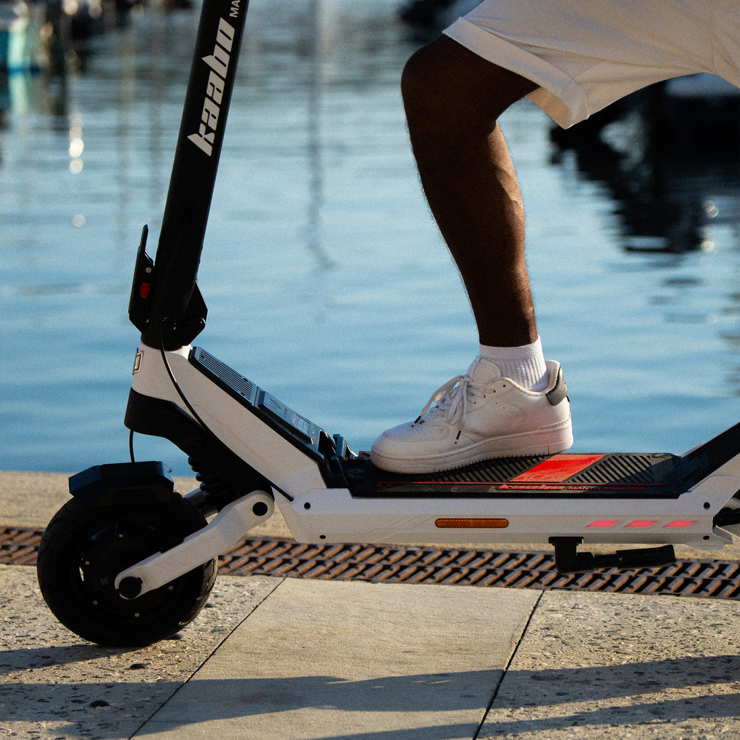 Kaabo Mantis King Pro Electric Scooter – 37 MPH, Dual 1200W Motors, 60V 18Ah Battery